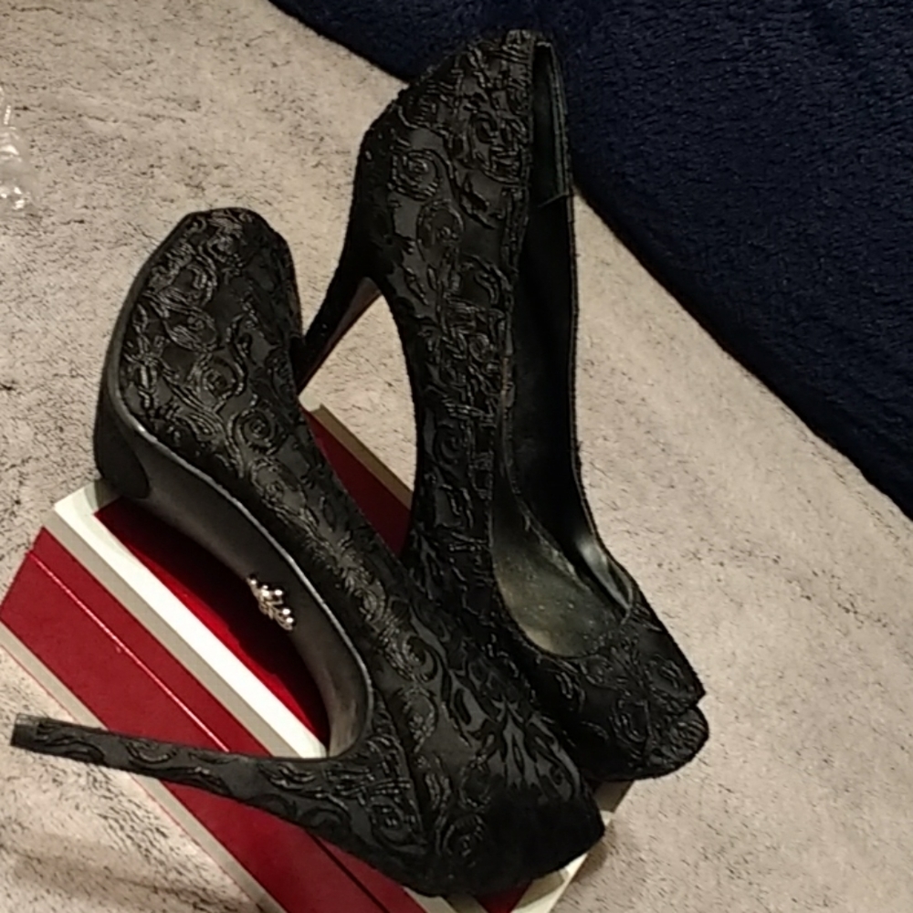 Authentic Simply Vera Vera Wang high heel shoes